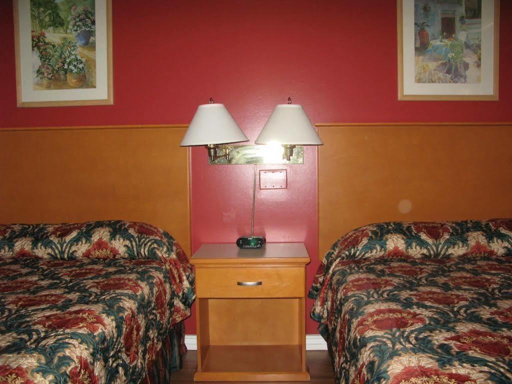 Kelowna Good Night Inn Exterior photo